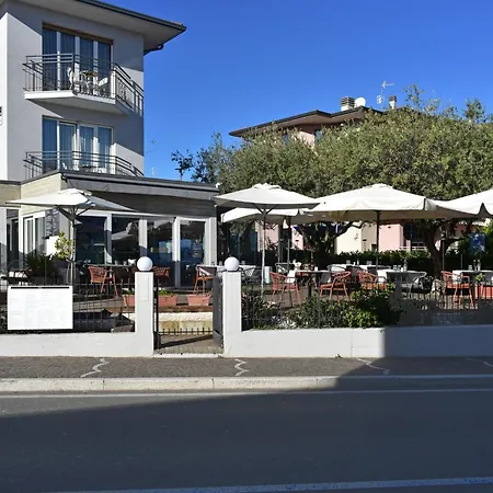 玛诺达酒店 3* 西尔米奥奈